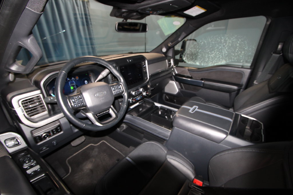 Used 2025 Ford F250 Platinum AWD/4WD image 2
