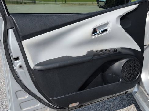 Used 2017 Toyota Prius Two w/ Carpet Mat Package FWD image 8