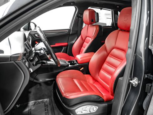 Used 2017 Porsche Macan Turbo AWD/4WD image 29