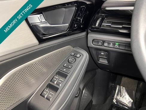Used 2024 Acura MDX SH-AWD w/ Technology Package image 9