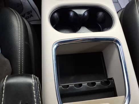 Used 2019 Dodge Grand Caravan SXT FWD image 14