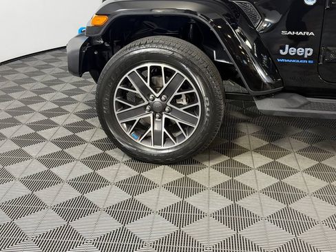 Used 2023 Jeep Wrangler Unlimited Sahara w/ Cold Weather Group AWD/4WD image 11