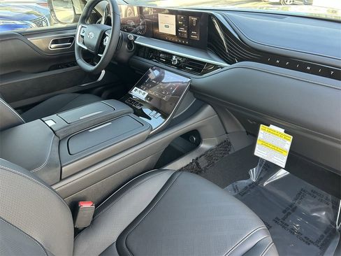 New 2026 INFINITI QX80 Luxe image 8