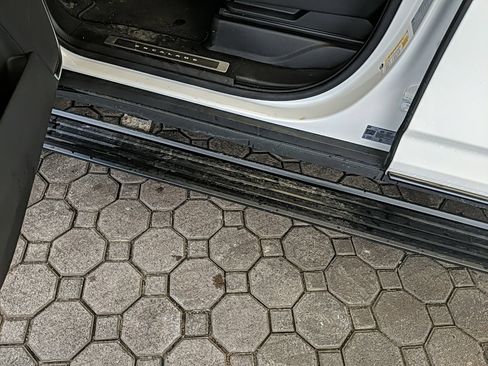 Used 2023 Cadillac Escalade ESV Sport w/ Touring Package image 16