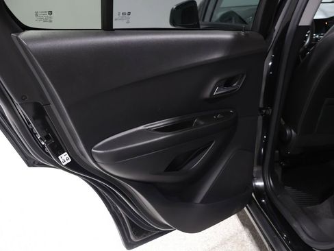 Used 2022 Chevrolet Trax LT w/ Premium Seat Package image 19