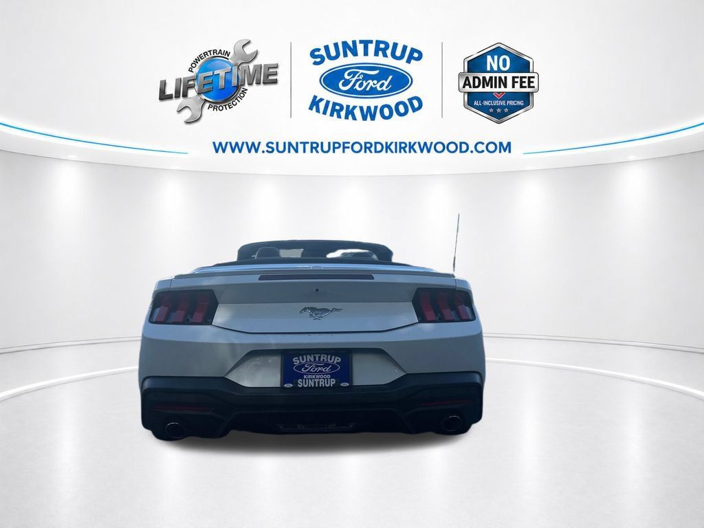 Used 2025 Ford Mustang Premium RWD image 4