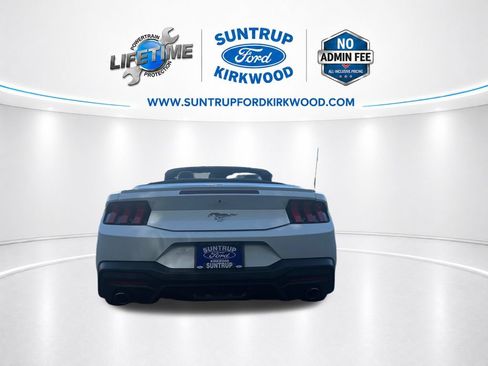 Used 2025 Ford Mustang Premium RWD image 4