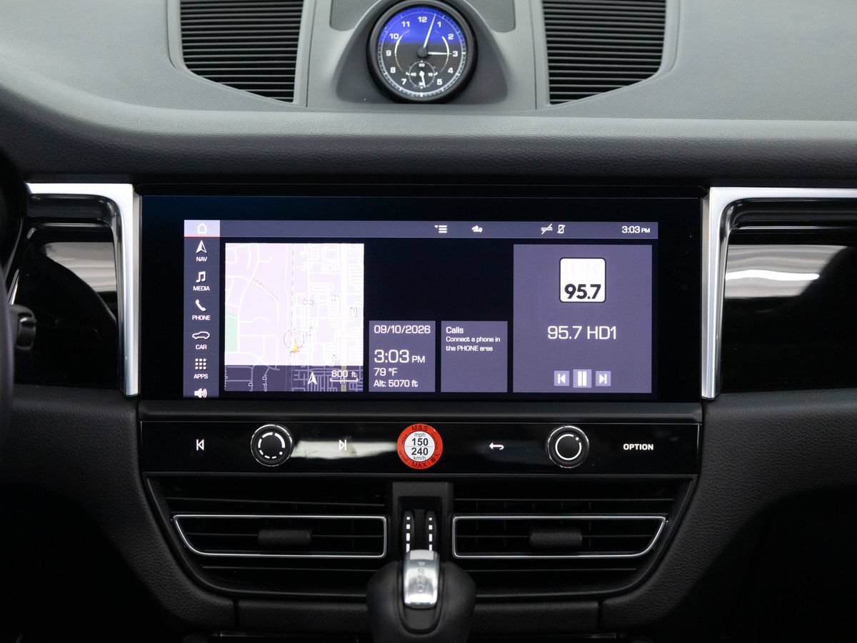 Certified 2024 Porsche Macan AWD/4WD image 18