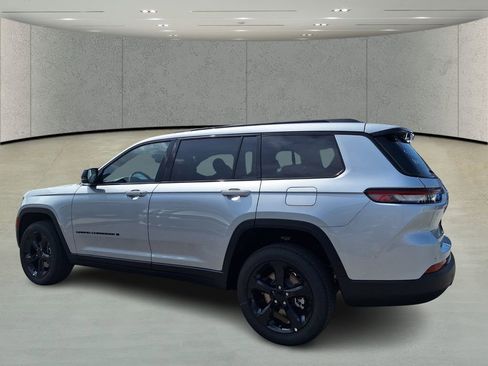 New 2024 Jeep Grand Cherokee L Altitude image 7