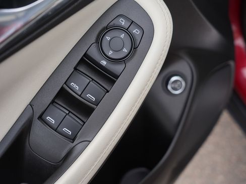 Used 2021 Buick Encore GX Essence AWD/4WD image 16