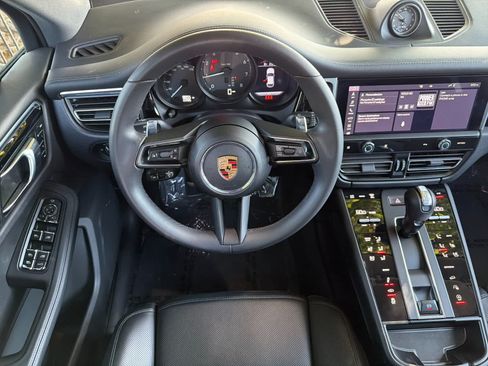 Certified 2025 Porsche Macan AWD/4WD image 15