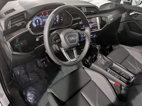 New 2025 Audi Q3 2.0T Premium image 3