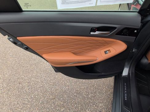 Used 2019 Toyota Avalon Limited w/ Advanced Safety Package FWD image 14