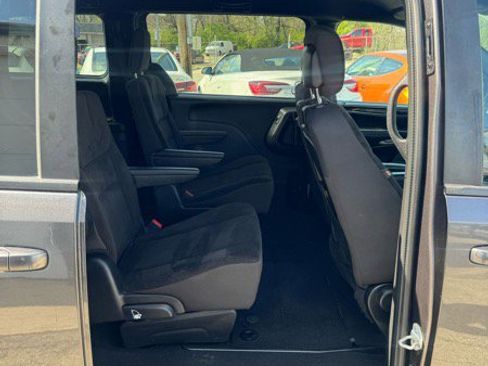 Used 2019 Dodge Grand Caravan SE image 20
