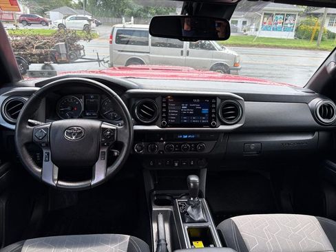 Used 2023 Toyota Tacoma TRD Sport w/ Technology Package AWD/4WD image 6