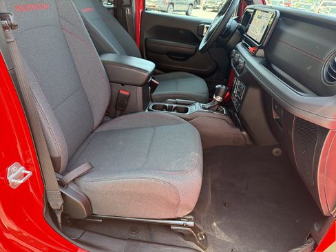 Used 2025 Jeep Wrangler Unlimited Rubicon AWD/4WD image 27