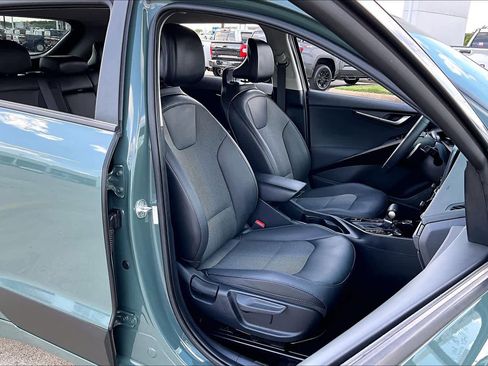 Used 2023 Kia Niro EX FWD image 16