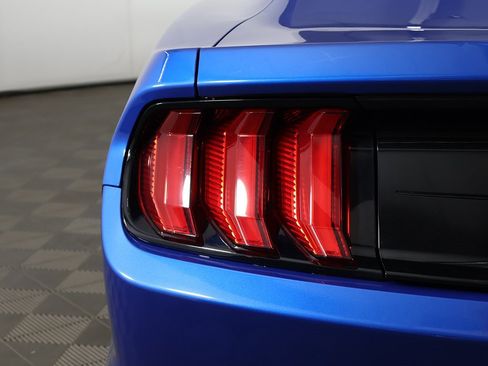 Used 2021 Ford Mustang EcoBoost image 12