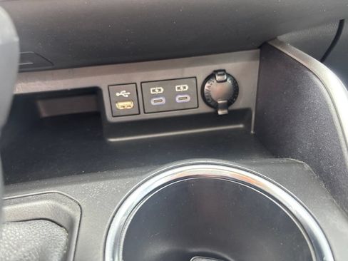Used 2022 Toyota Highlander XLE FWD image 29