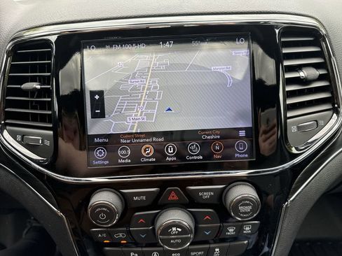 Used 2019 Jeep Grand Cherokee Limited AWD/4WD image 18