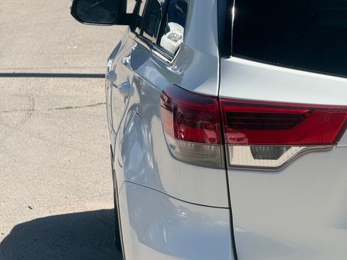 Used 2017 Toyota Highlander SE AWD/4WD image 20