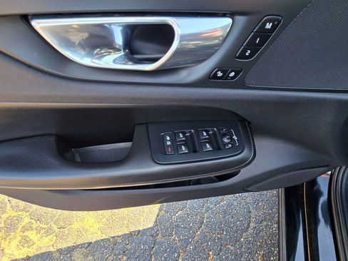 Used 2022 Volvo S60 B5 Inscription image 29