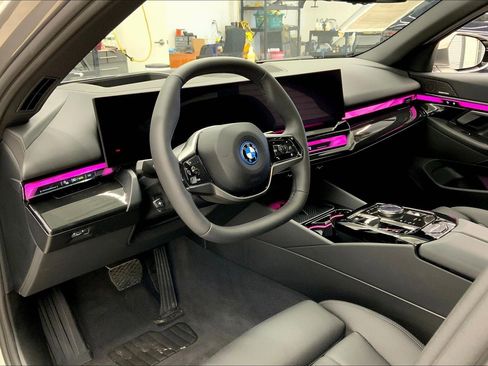 Used 2025 BMW i5 xDrive40 w/ Premium Package image 4