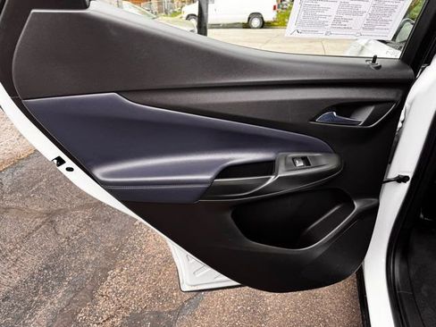 Used 2022 Chevrolet Bolt EUV LT w/ Convenience Package FWD image 18