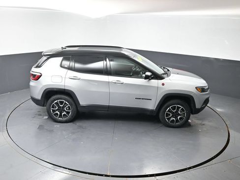 Used 2025 Jeep Compass Trailhawk AWD/4WD image 44