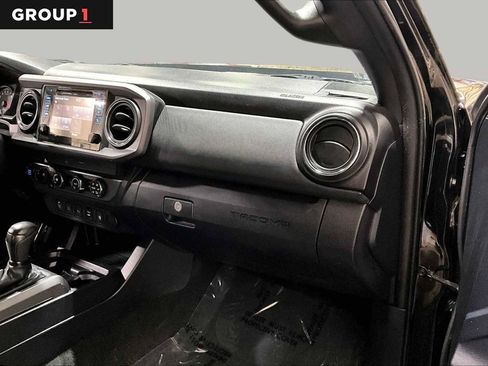 Certified 2019 Toyota Tacoma TRD Off-Road w/ Technology Package AWD/4WD image 19