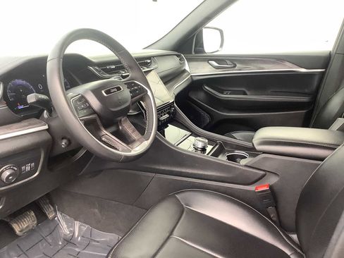 Used 2024 Jeep Grand Cherokee L Limited w/ Luxury Tech Group II image 3