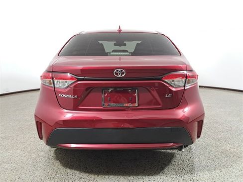 Used 2022 Toyota Corolla LE image 6