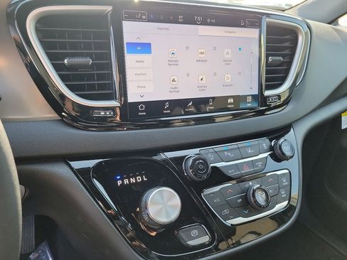 New 2025 Chrysler Voyager LX image 6