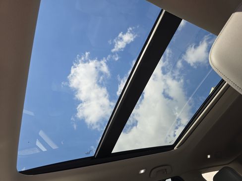 Used 2025 Honda Pilot Touring image 32