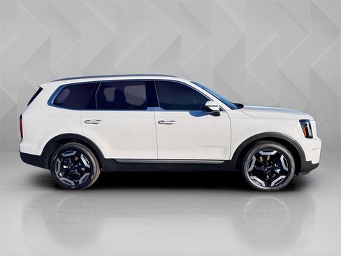 New 2025 Kia Telluride S image 4