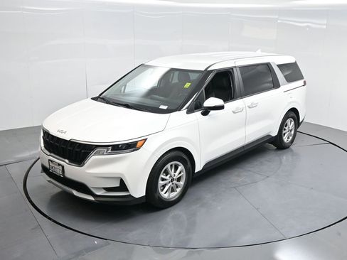 Used 2024 Kia Carnival LX image 48