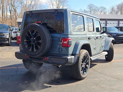 Used 2025 Jeep Wrangler Sahara image 10