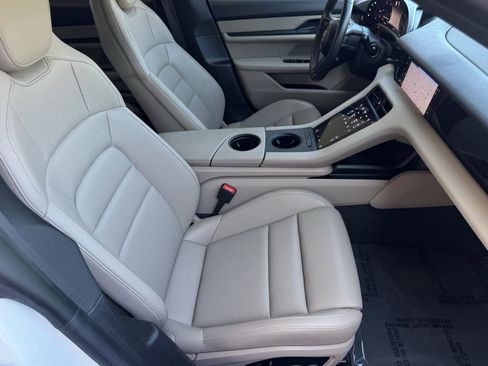 Used 2021 Porsche Taycan image 21