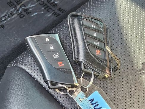 Used 2022 Lexus ES 300h w/ Premium Package image 20