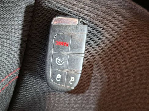 Used 2016 Jeep Renegade Trailhawk AWD/4WD image 28