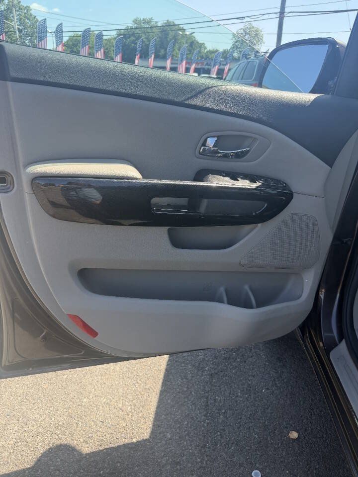 Used 2017 Kia Sedona EX FWD image 2