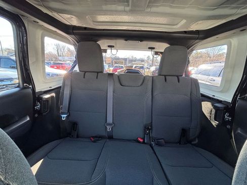 Used 2025 Jeep Wrangler Sport S image 38