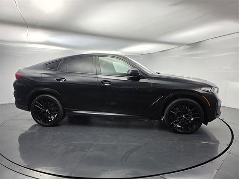 Used 2024 BMW X6 xDrive40i w/ Premium Package image 3