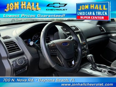 Used 2018 Ford Explorer XLT w/ Equipment Group 202A FWD image 18