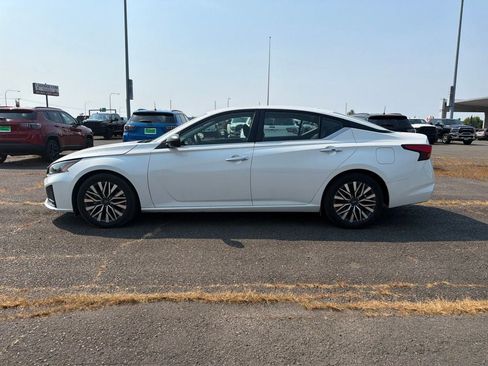 Used 2024 Nissan Altima 2.5 SV FWD image 8