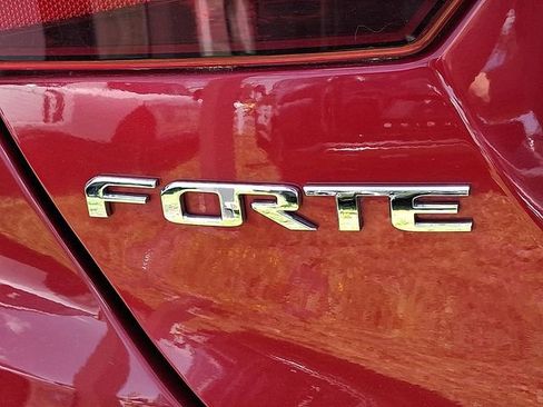 Used 2020 Kia Forte LXS FWD image 30