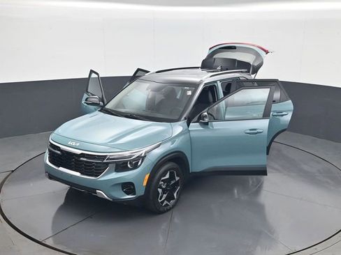 Used 2025 Kia Seltos S FWD image 30
