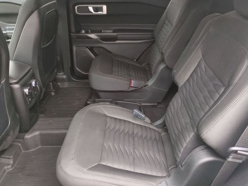 Used 2020 Ford Explorer XLT w/ Comfort Package image 17