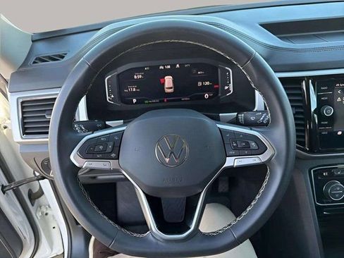 Used 2023 Volkswagen Atlas SE image 5