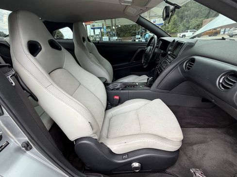 Used 2009 Nissan GT-R Premium AWD/4WD image 6